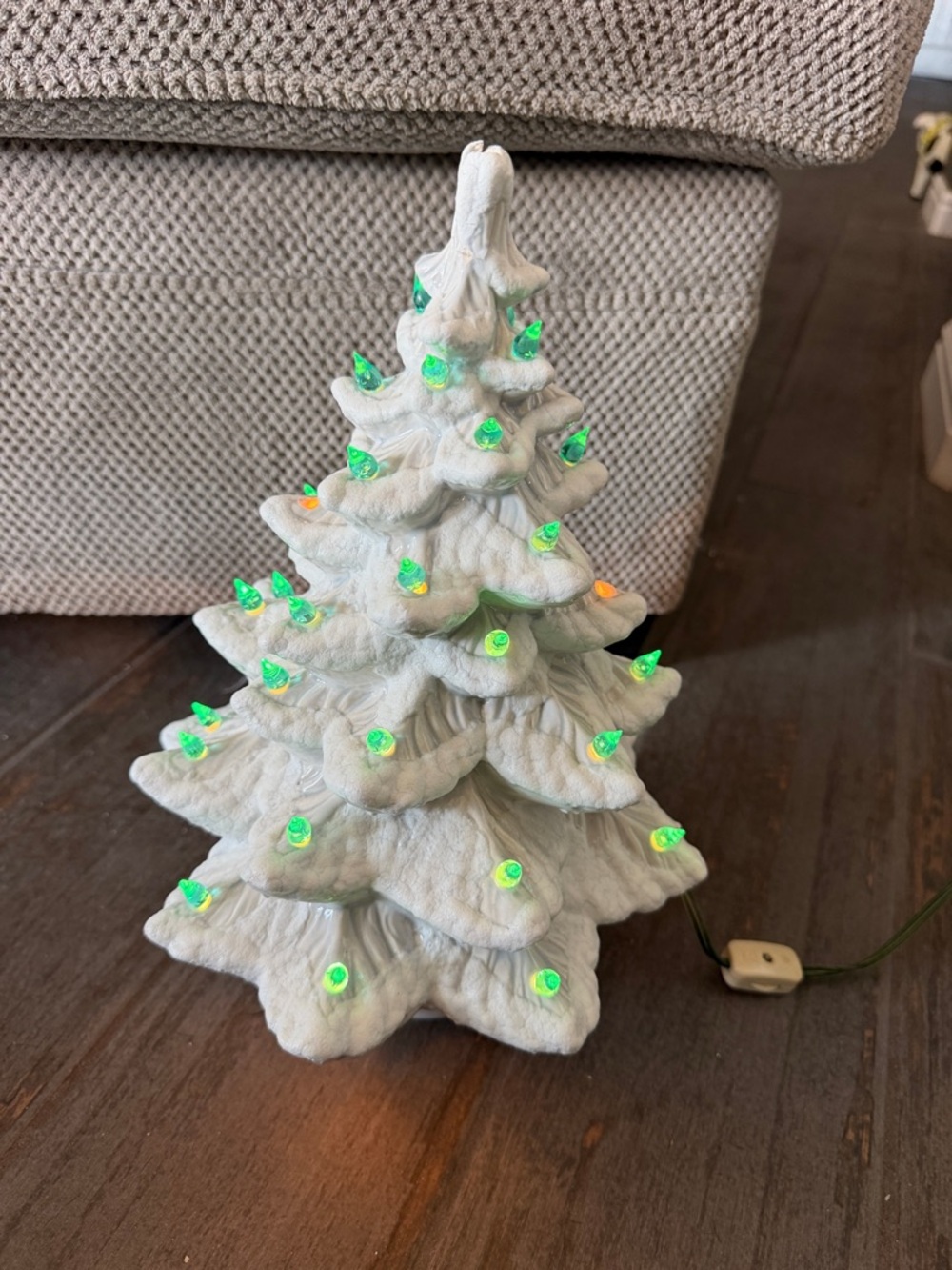 Vintage 1976 white ceramic tree